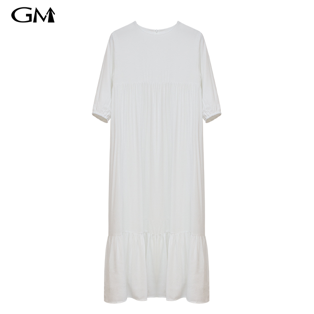 Fashionable and minimalist loose fitting dress