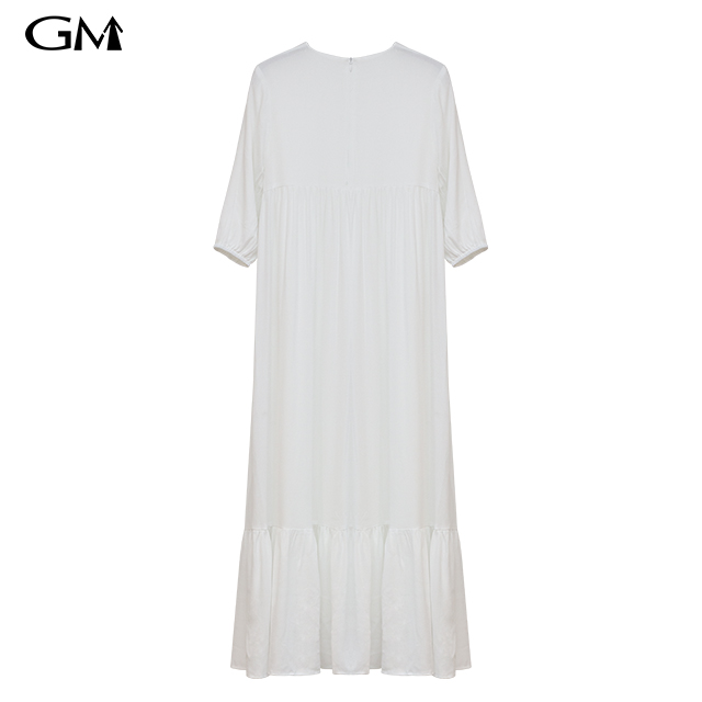 Fashionable and minimalist loose fitting dress