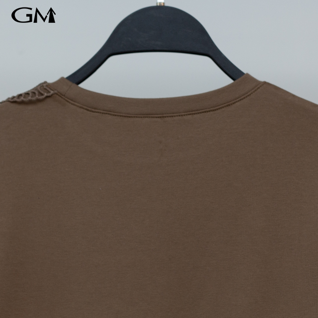 Fashion round neck hollowed out decal solid color top