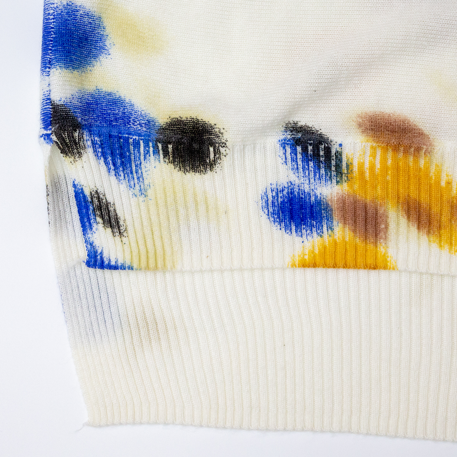 New floral print medium length knitted top