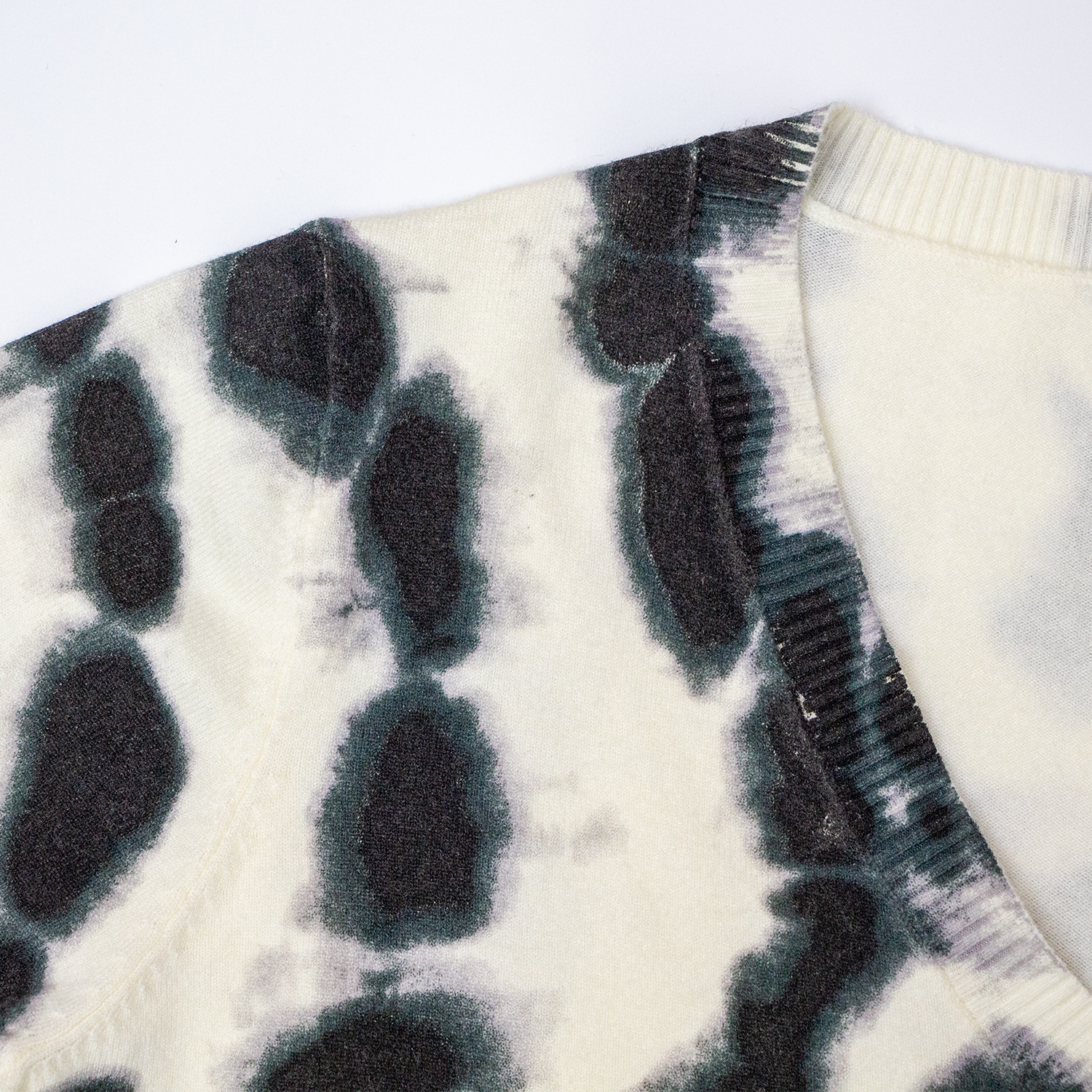 New V-neck loose knit top
