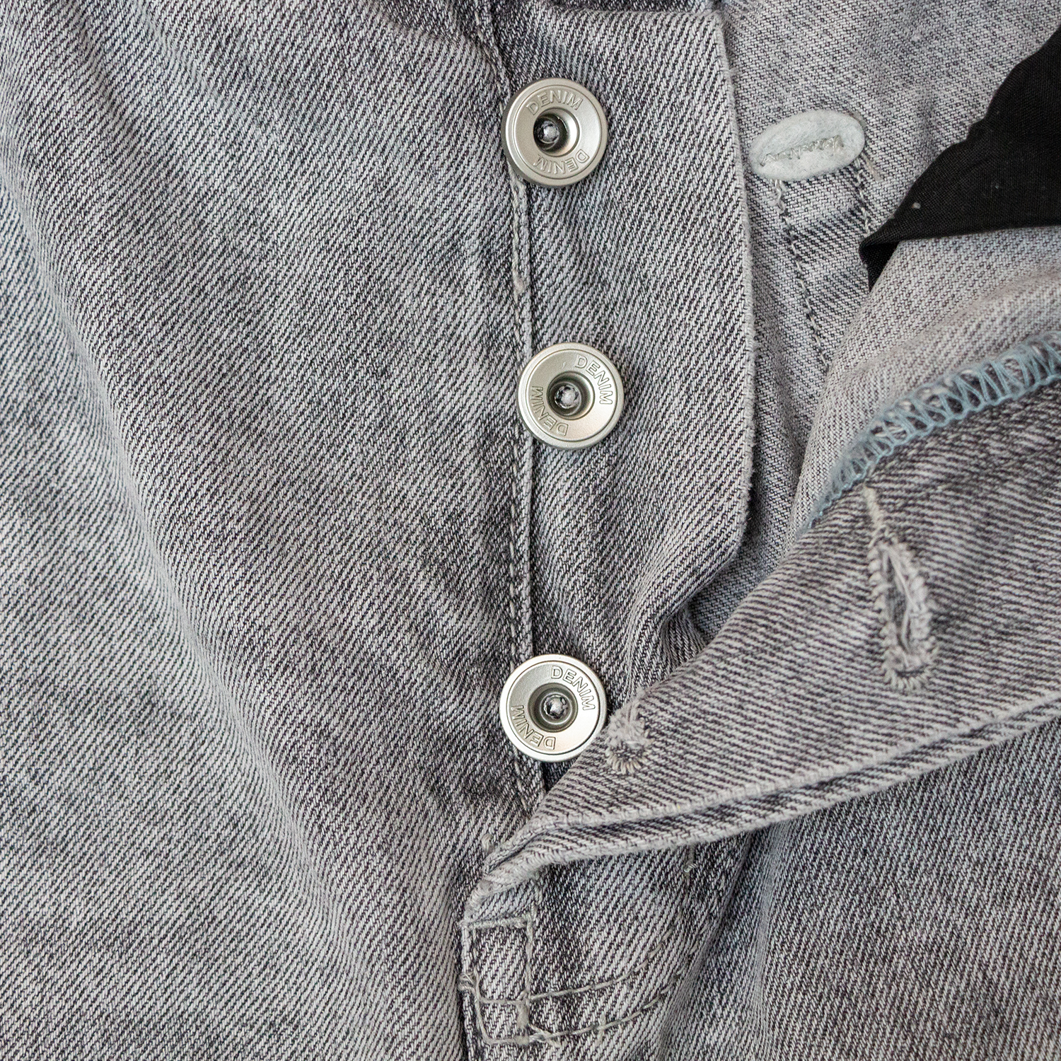 New perforated straight leg long jeans