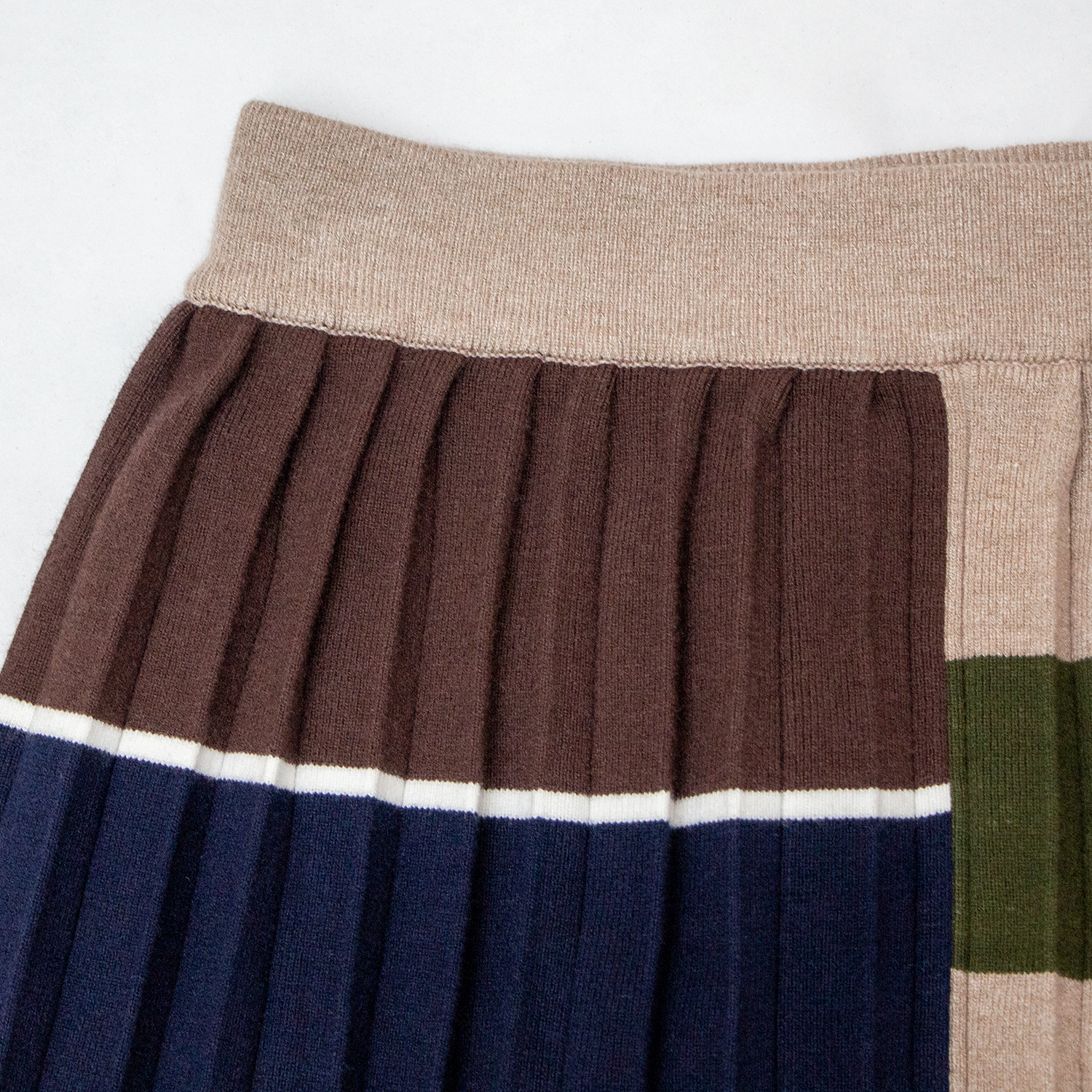 New four-color spliced knitted skirt