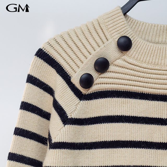 Fashion stripe round neck knitting sweater