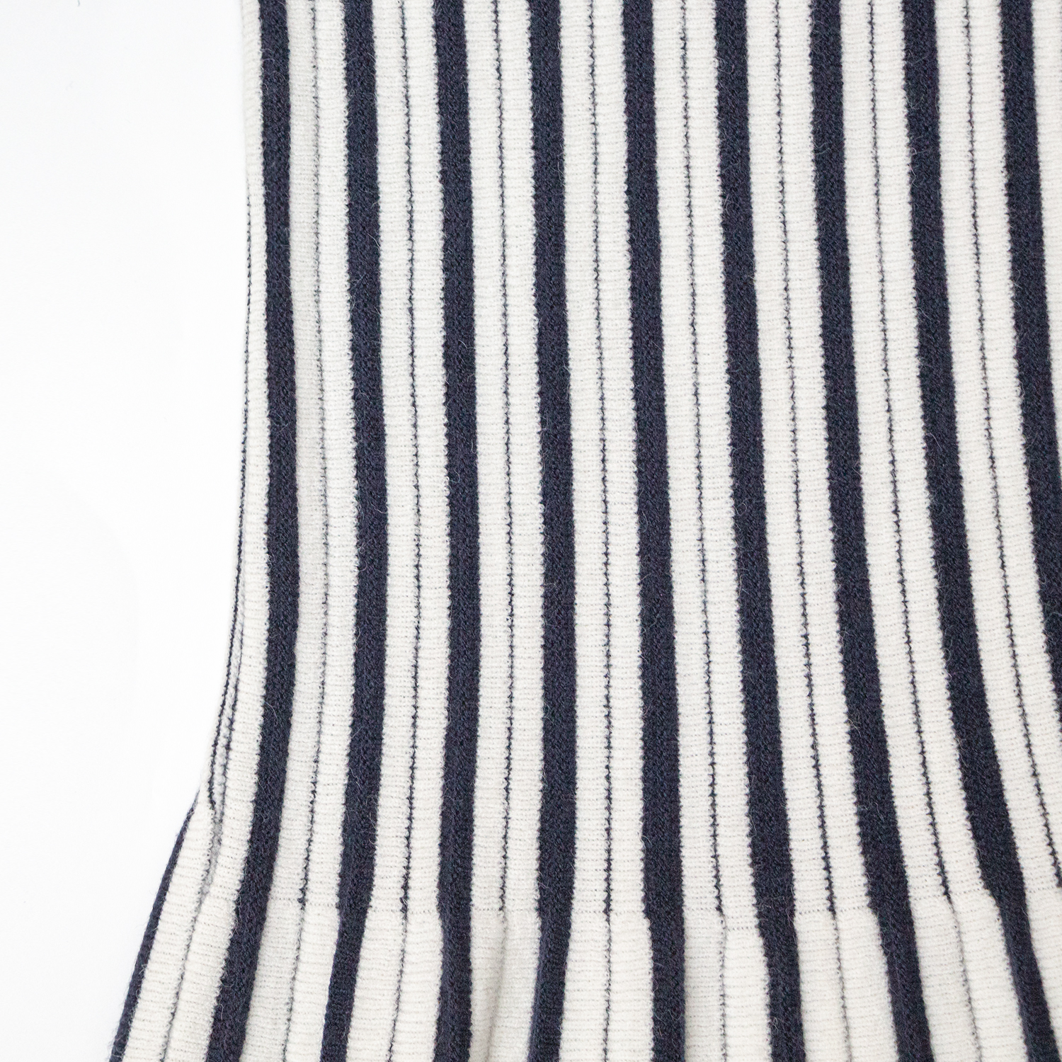 New round neck striped knitted dress