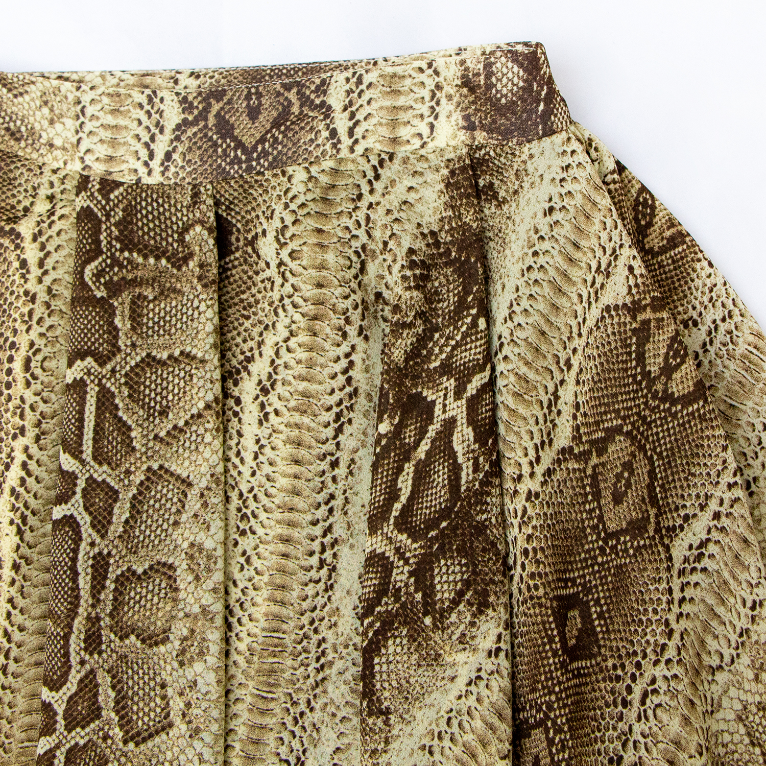 Fashionable and versatile snake patterned skirt