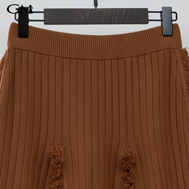 New high waisted fringed mid length knitted skirt