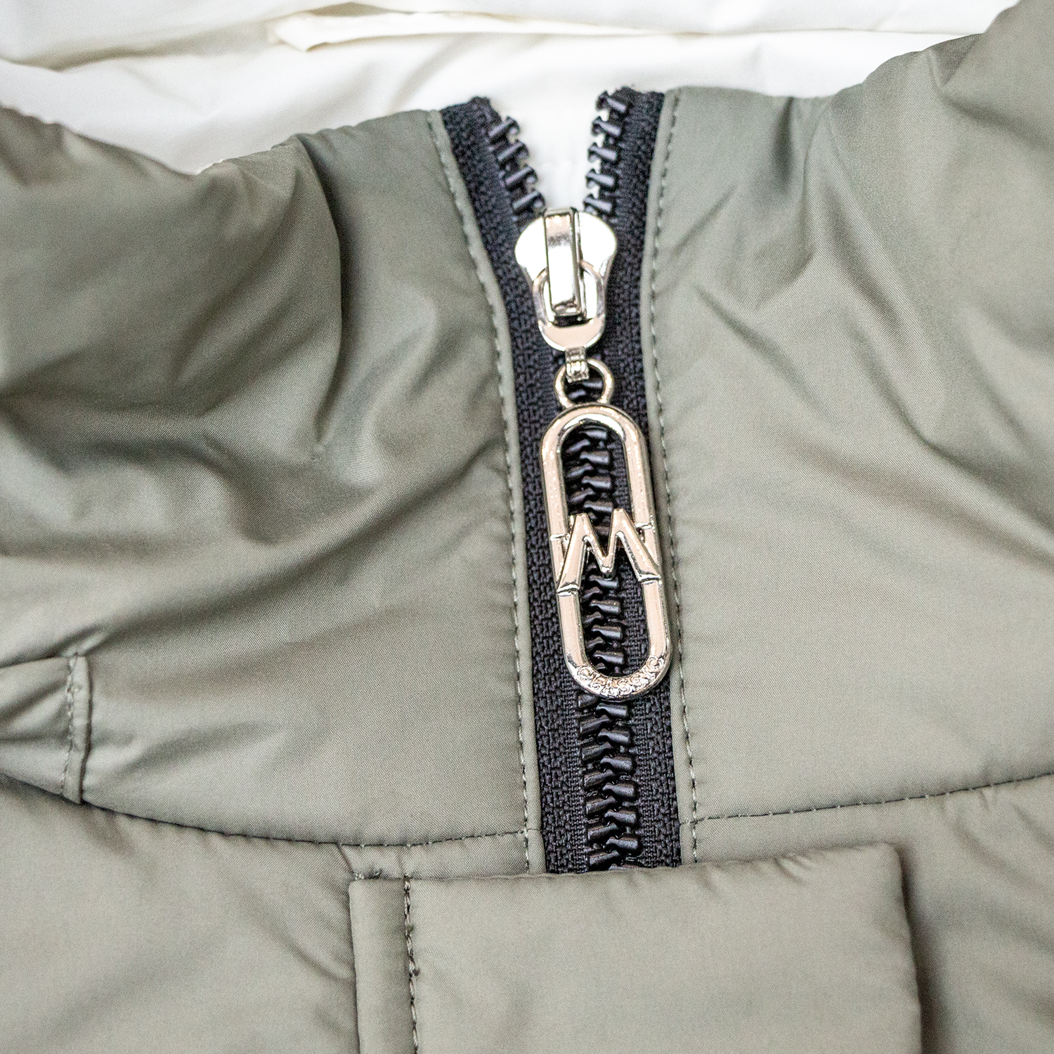 Fashionable and minimalist long sleeved cotton jacket
