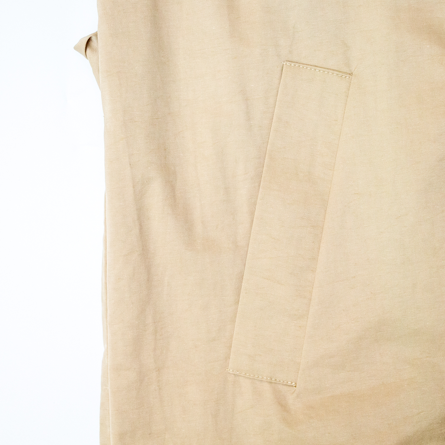 Fashionable and minimalist khaki long windbreaker