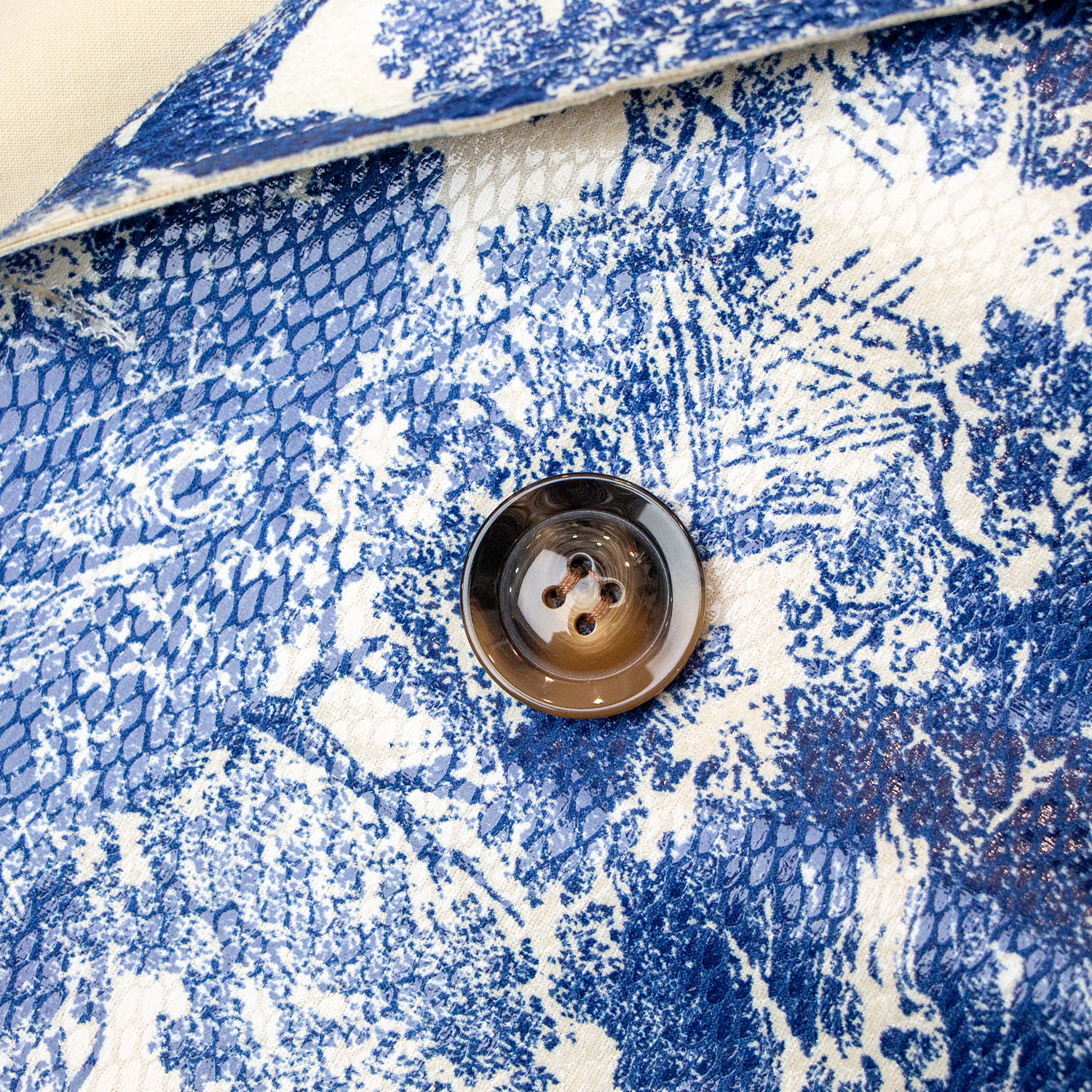 New landscape printed V-neck windbreaker