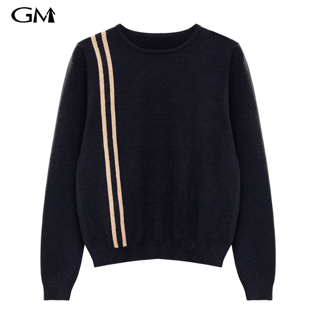 Stylish and simple round neck knitted top