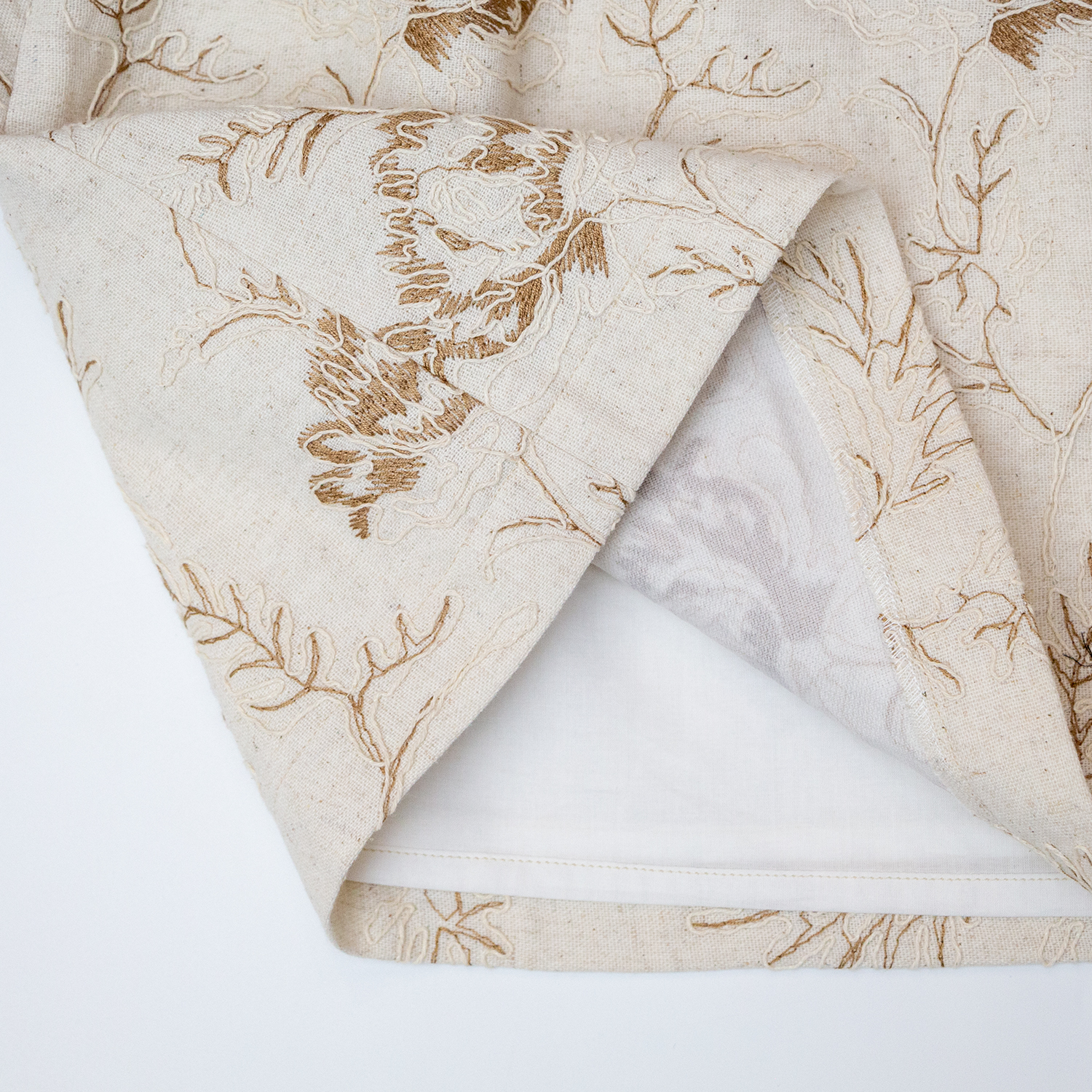 New three-dimensional embroidered linen set