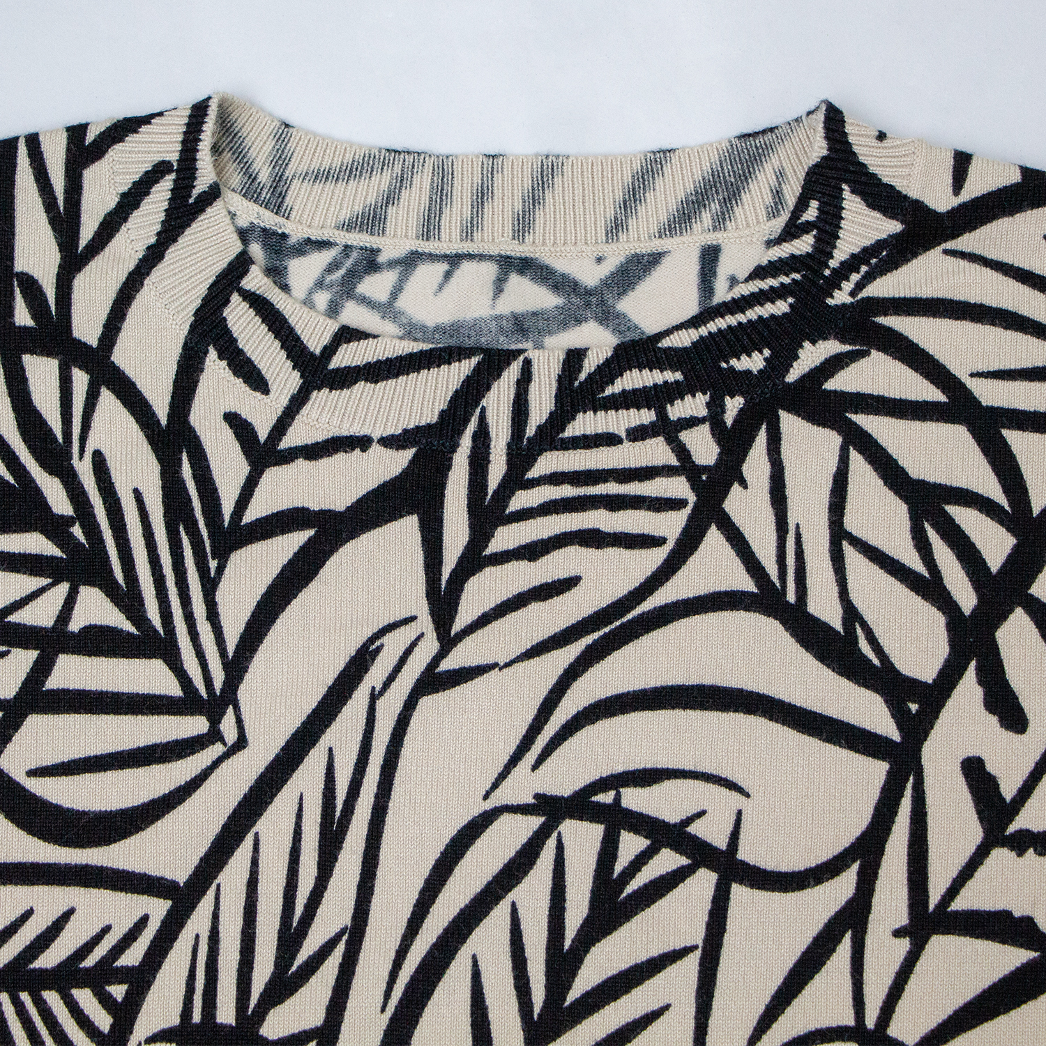 New leaf printed round neck knitted top