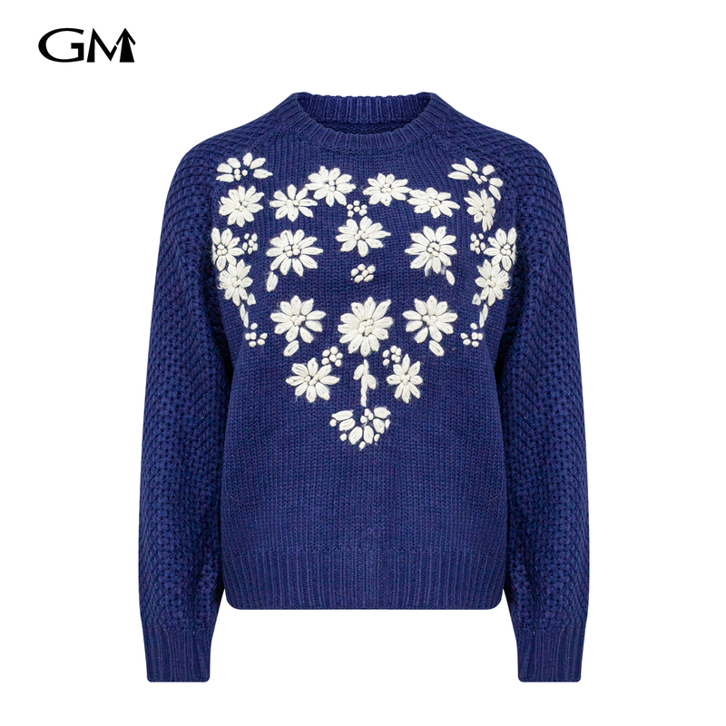 New blue heart-shaped embroidered pullover sweater