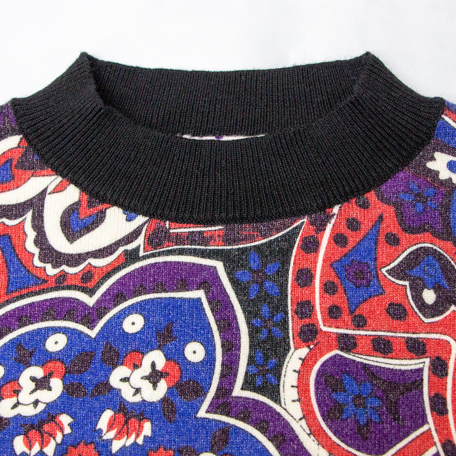 Fashionable retro printed round neck knitted top