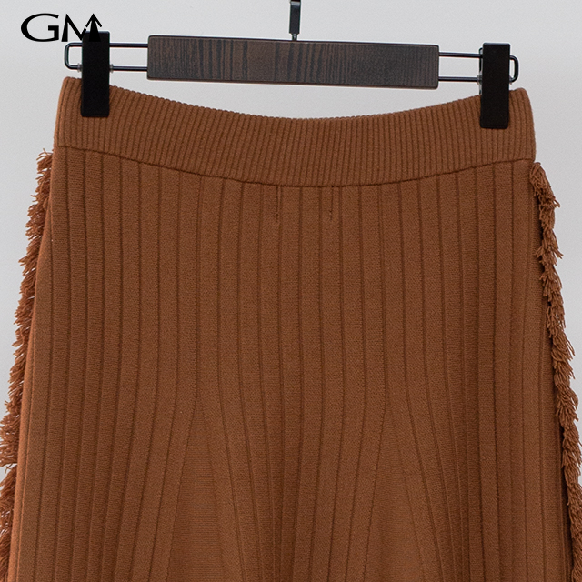 New high waisted fringed mid length knitted skirt