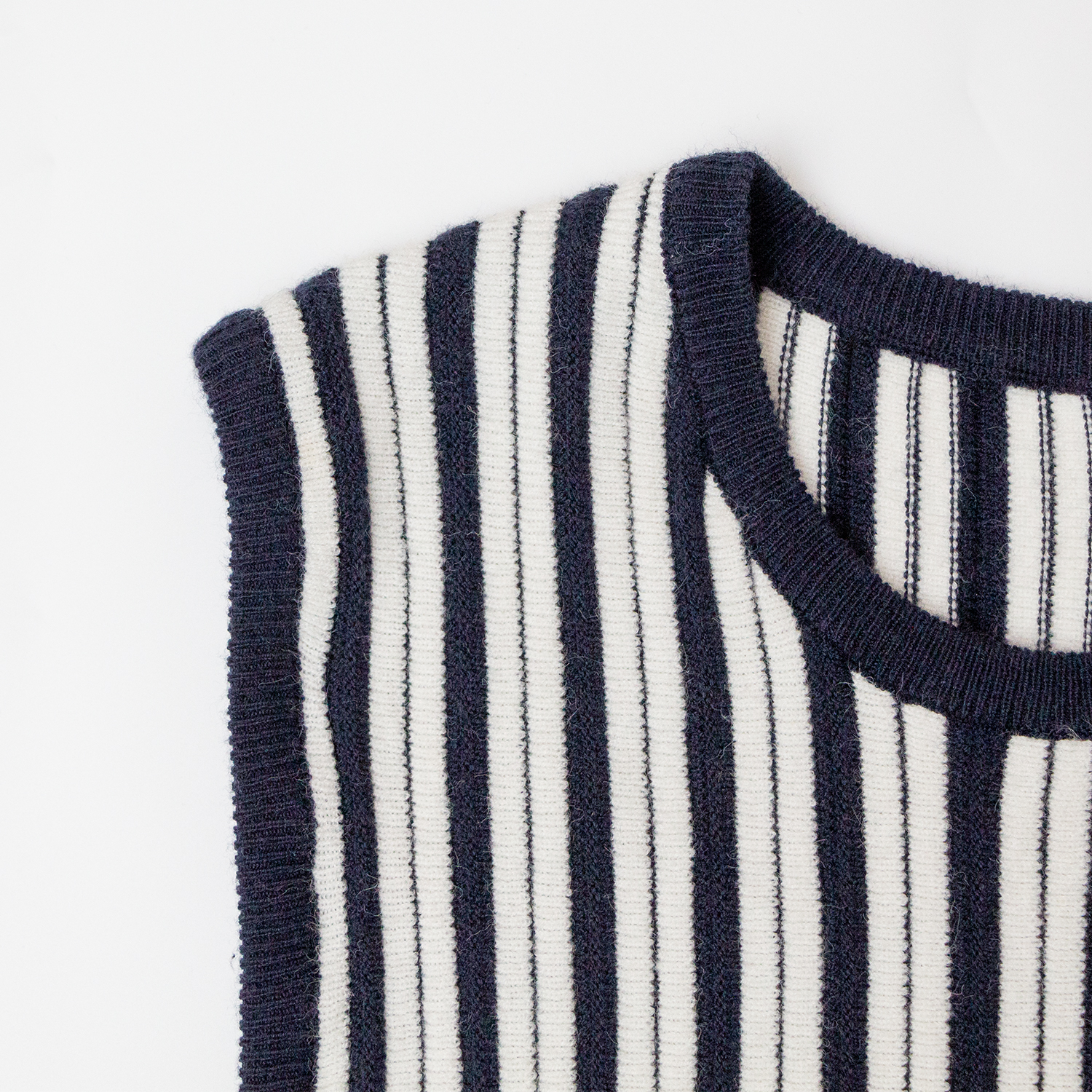 New round neck striped knitted dress