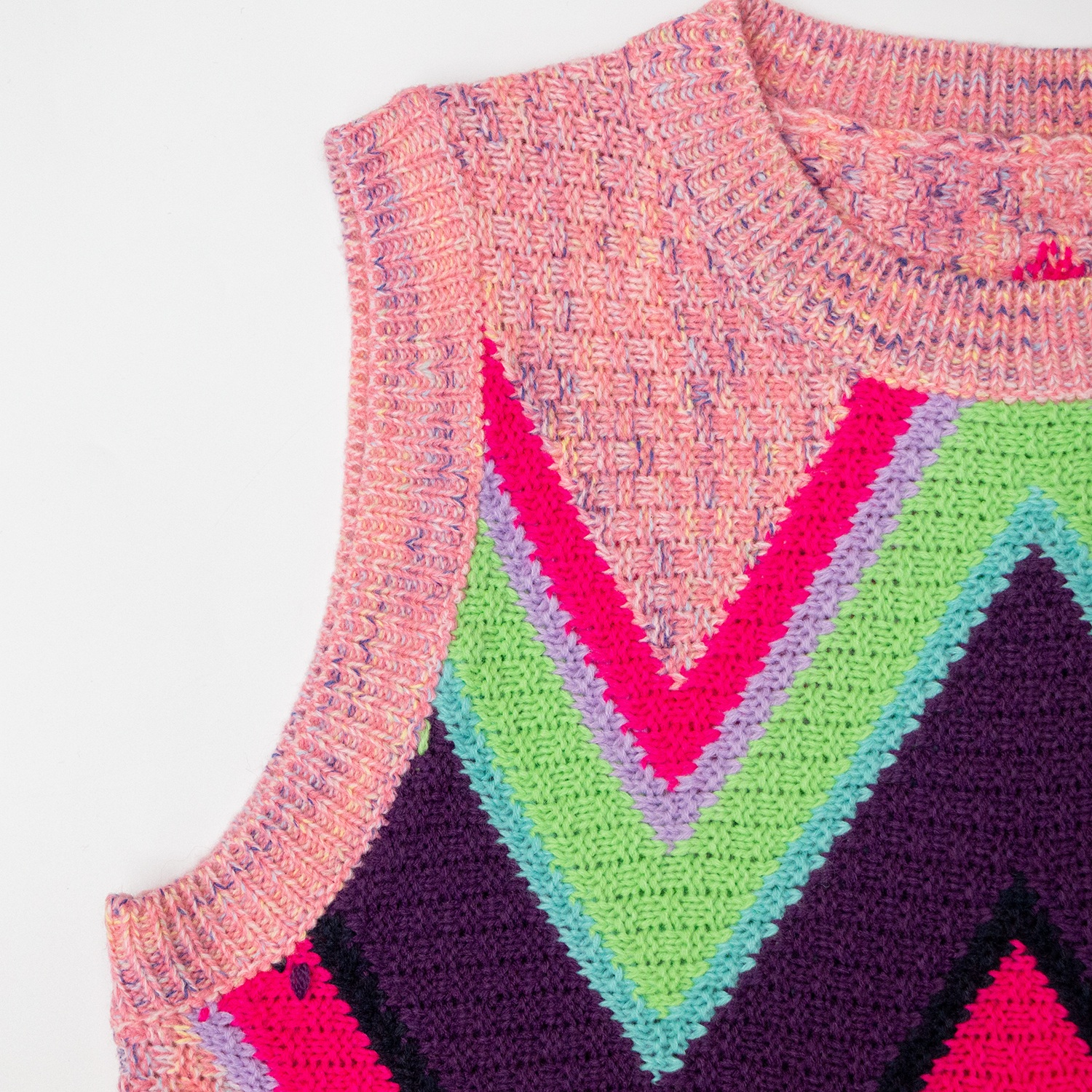 New color blocked knitted vest