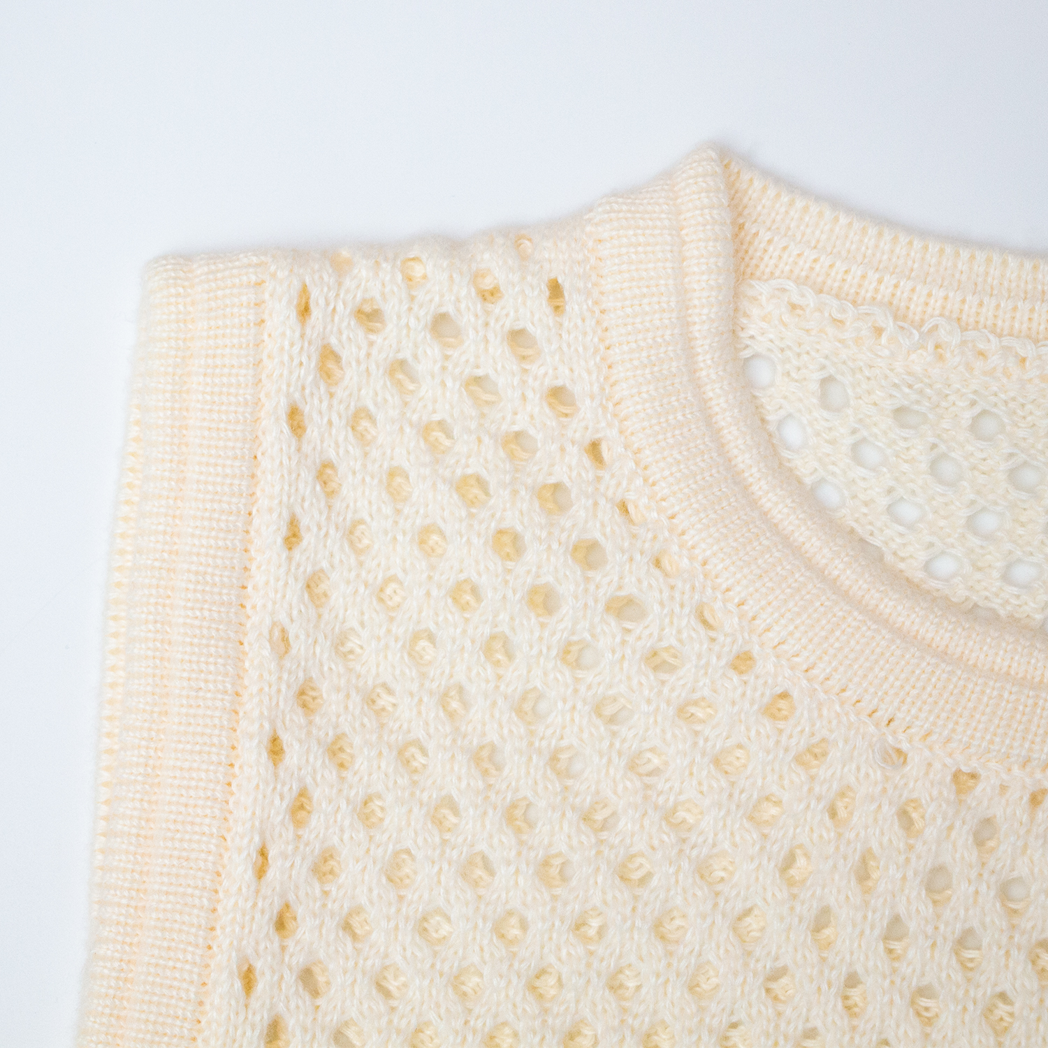 New round neck hollow knitted sleeveless vest