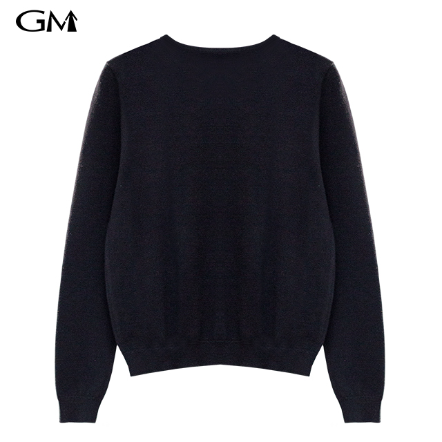 Stylish and simple round neck knitted top